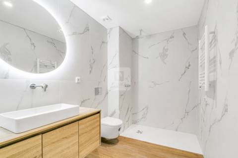 Penthouse T4 de Luxo com Vista Panorâmica no Centro de Vila Nova de Gaia