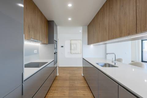 Penthouse T4 com Vista Panorâmica no Centro de Vila Nova de Gaia