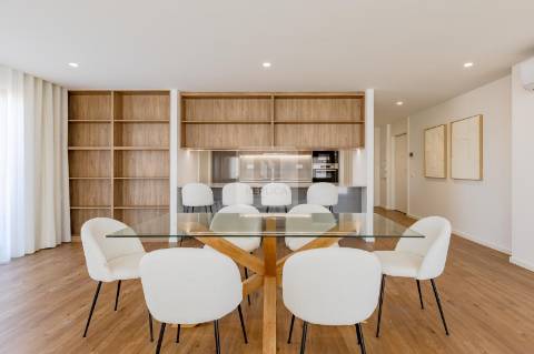 Penthouse T4 com Vista Panorâmica no Centro de Vila Nova de Gaia