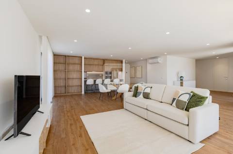 Penthouse T4 com Vista Panorâmica no Centro de Vila Nova de Gaia