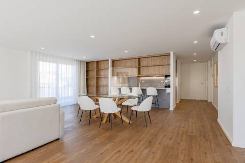 Penthouse T4 com Vista Panorâmica no Centro de Vila Nova de Gaia