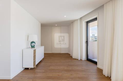 Penthouse T4 com Vista Panorâmica no Centro de Vila Nova de Gaia