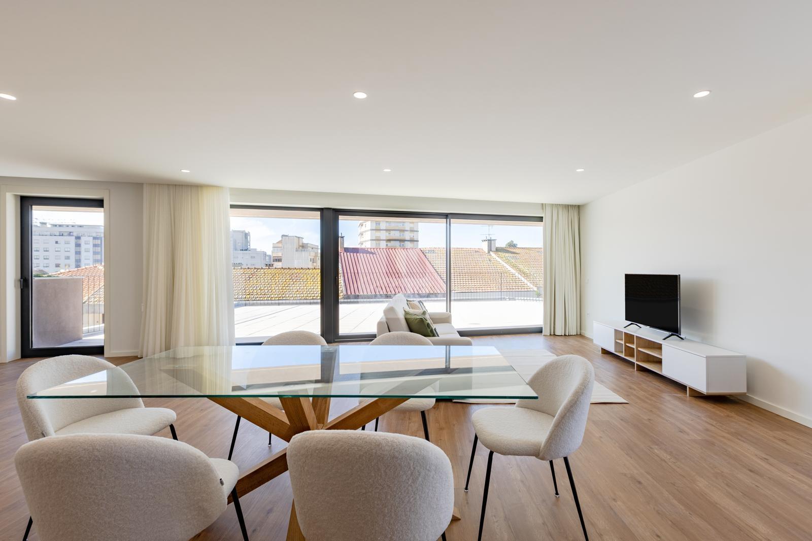 Penthouse T4 com Vista Panorâmica no Centro de Vila Nova de Gaia