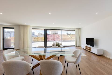 Penthouse T4 com Vista Panorâmica no Centro de Vila Nova de Gaia