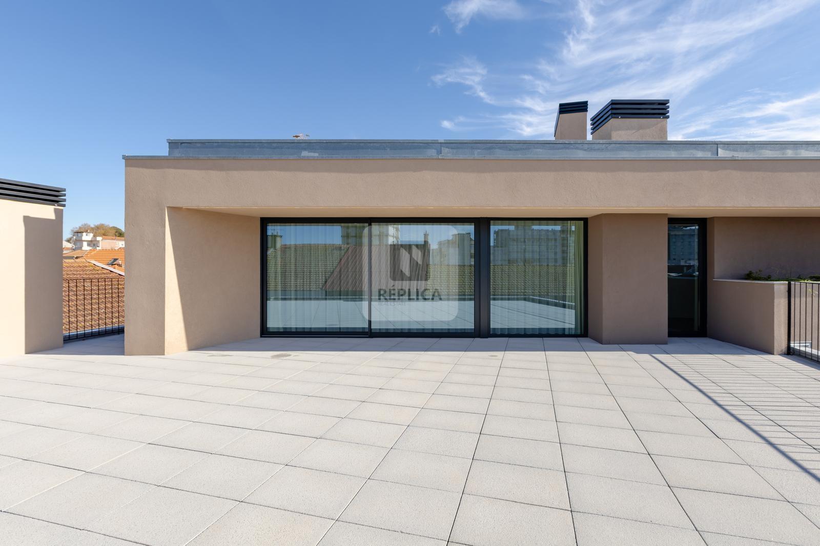 Penthouse T4 com Vista Panorâmica no Centro de Vila Nova de Gaia