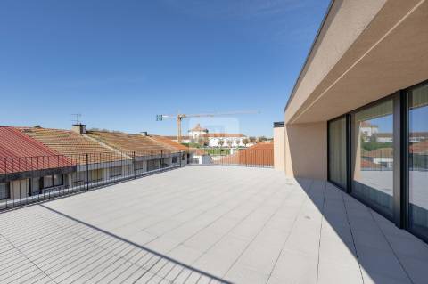 Penthouse T4 com Vista Panorâmica no Centro de Vila Nova de Gaia