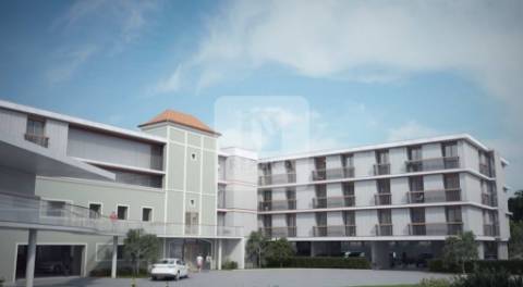 Apartamento T1+1 com varanda e garagem em Paranhos, Porto