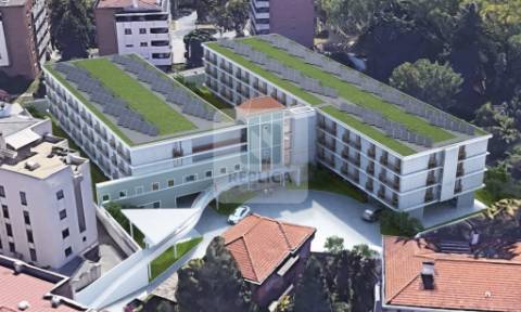 Apartamento T1+1 com varanda e garagem em Paranhos, Porto