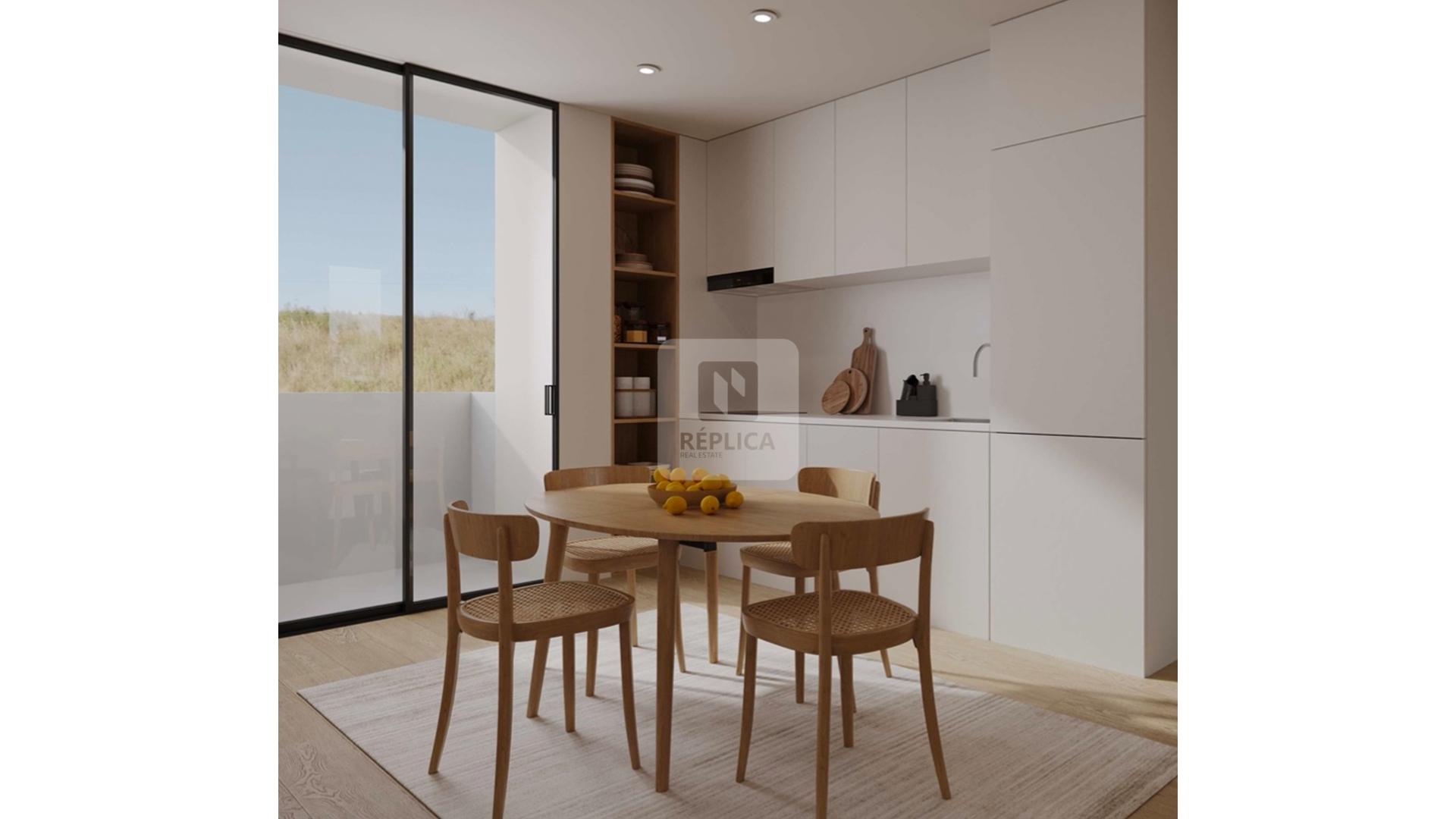 Apartamento T1+1 com varanda e garagem em Paranhos, Porto