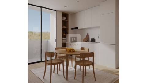 Apartamento T1+1 com varanda e garagem em Paranhos, Porto