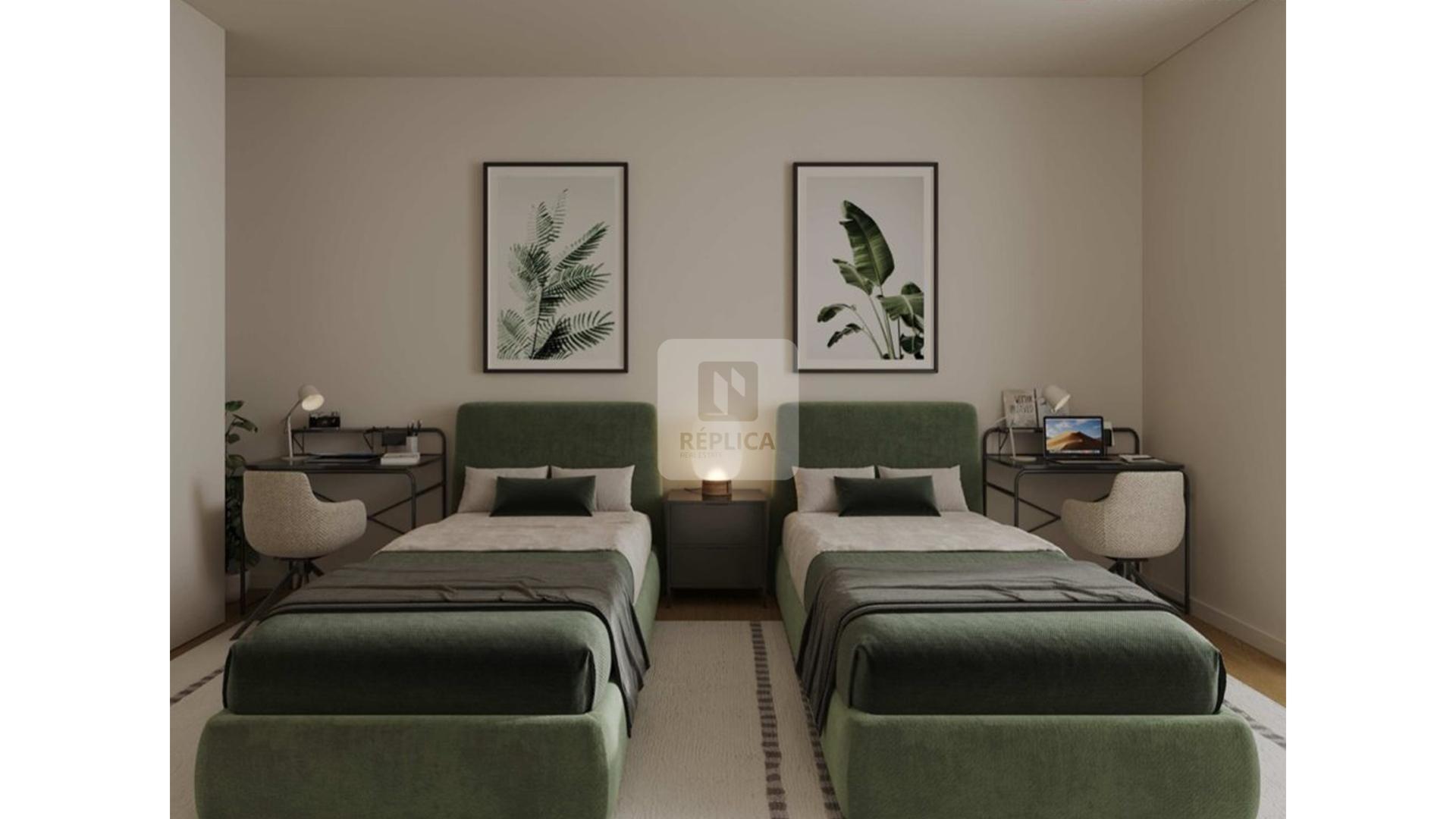 Apartamento T1+1 com varanda e garagem em Paranhos, Porto