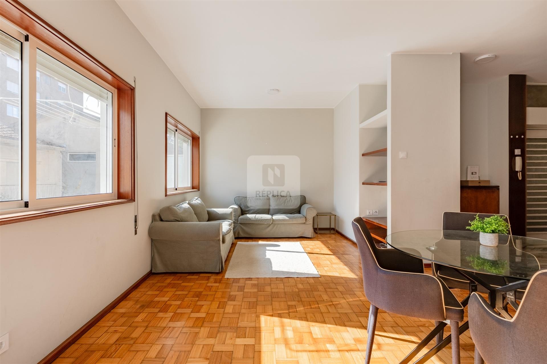 Apartamento T3 Mobilado e Equipado no Marquês, Porto
