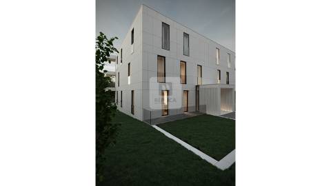 Apartamento​​​​​​​ T2 com Varanda junto ao Rio Douro