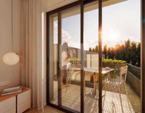 Moradia T1 Duplex com Jardim e Pátio no 566 Build