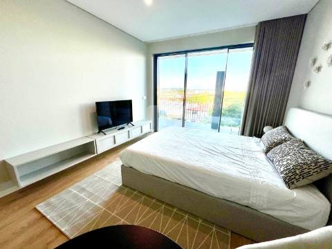 Apartamento T0 com Varanda e Garagem à Venda no D´Ouro Tower