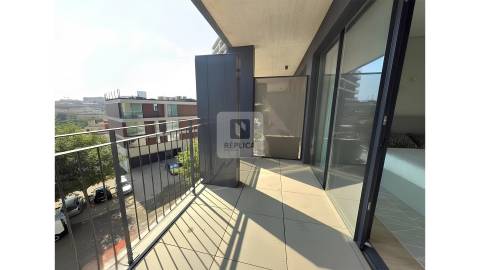 Apartamento T0 com Varanda e Garagem à Venda no D´Ouro Tower