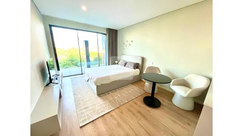 Apartamento T0 com Varanda e Garagem à Venda no D´Ouro Tower