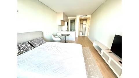 Apartamento T0 com Varanda e Garagem à Venda no D´Ouro Tower