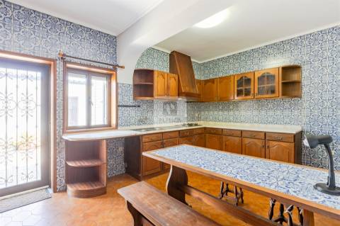 Moradia T9 com Jardim em São Félix da Marinha a 500m do Mar