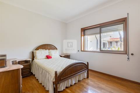 Moradia T9 com Jardim em São Félix da Marinha a 500m do Mar