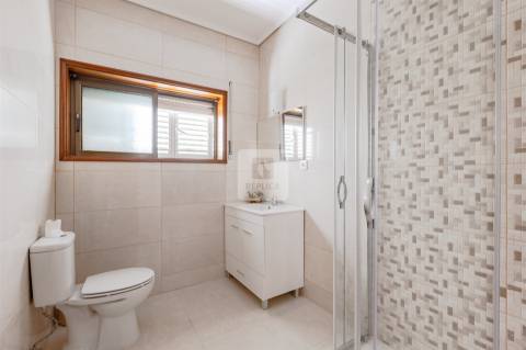 Moradia T9 com Jardim em São Félix da Marinha a 500m do Mar