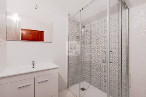 Moradia T9 com Jardim em São Félix da Marinha a 500m do Mar