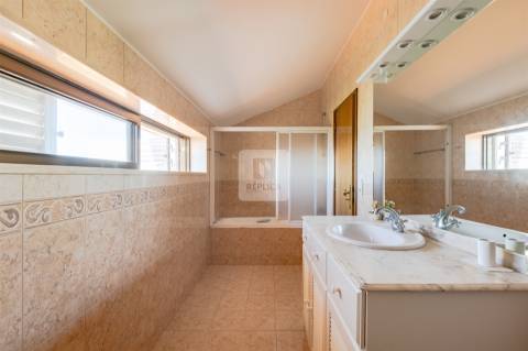 Moradia T9 com Jardim em São Félix da Marinha a 500m do Mar