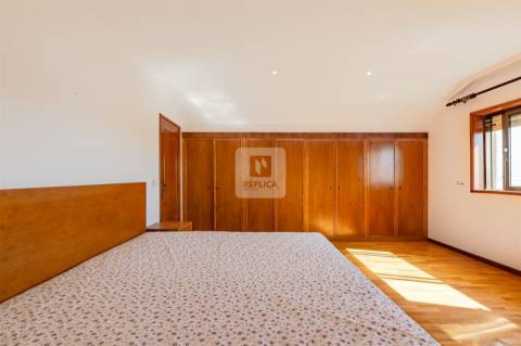 Moradia T9 com Jardim em São Félix da Marinha a 500m do Mar