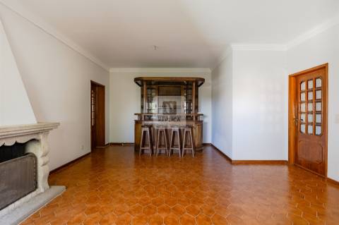 Moradia T9 com Jardim em São Félix da Marinha a 500m do Mar