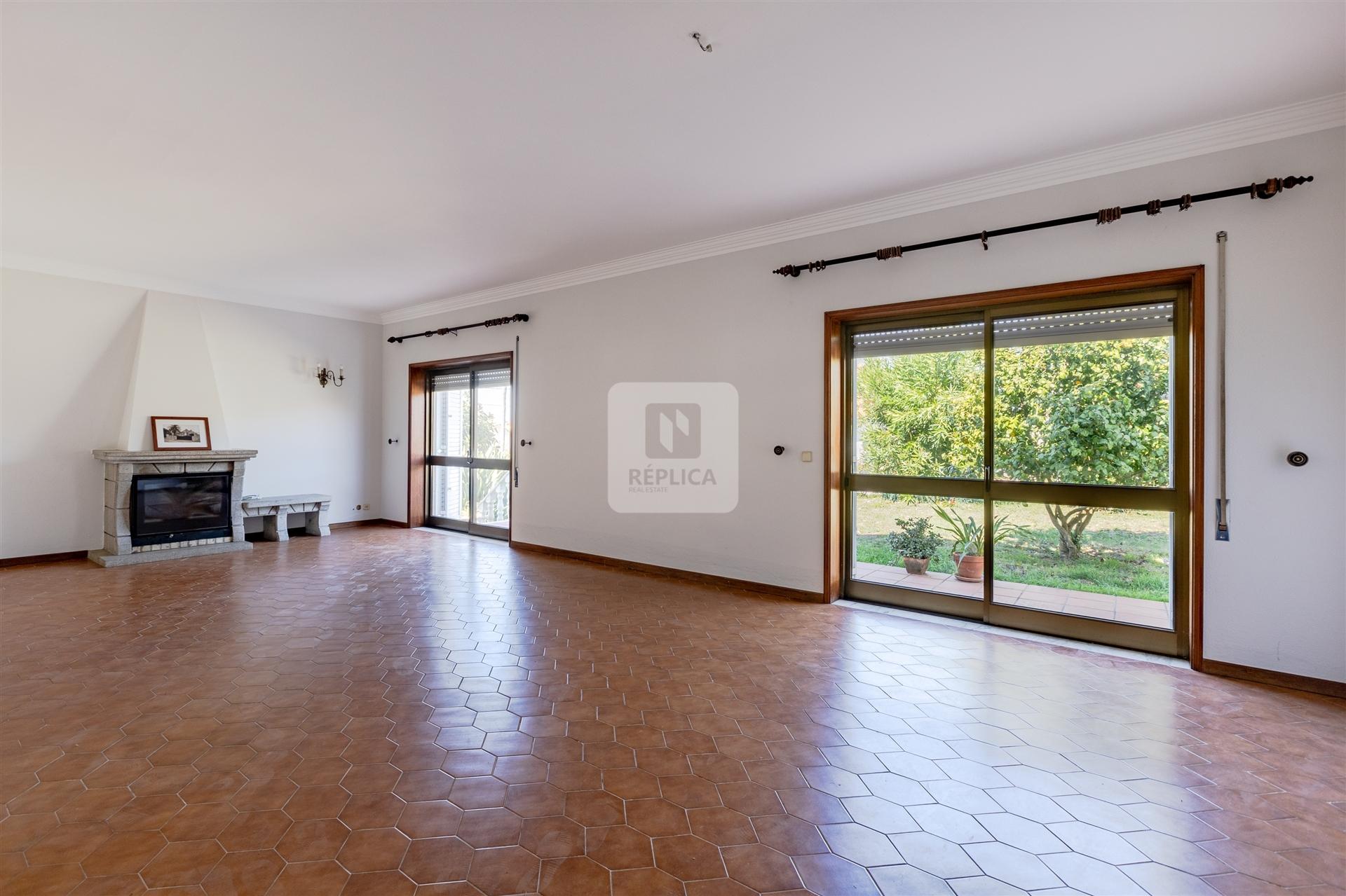 Moradia T9 com Jardim em São Félix da Marinha a 500m do Mar
