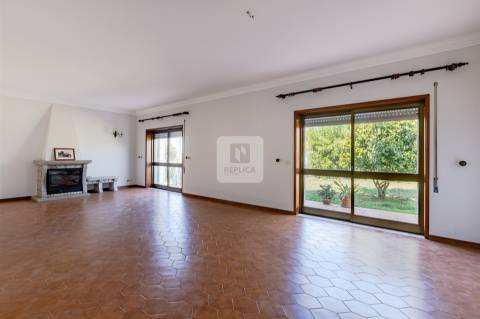 Moradia T9 com Jardim em São Félix da Marinha a 500m do Mar