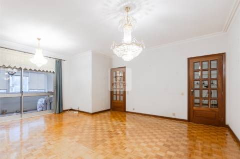 Apartamento T4 no Centro de Vila Nova de Gaia