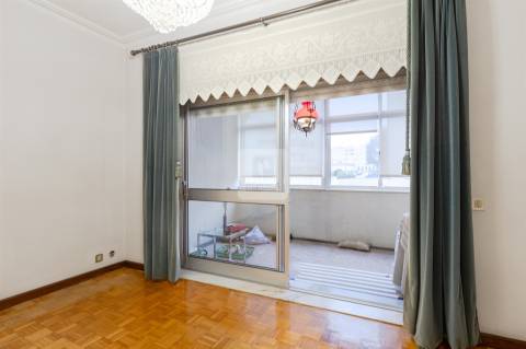 Apartamento T4 no Centro de Vila Nova de Gaia