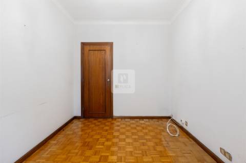 Apartamento T4 no Centro de Vila Nova de Gaia