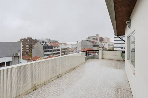 Apartamento T4 no Centro de Vila Nova de Gaia
