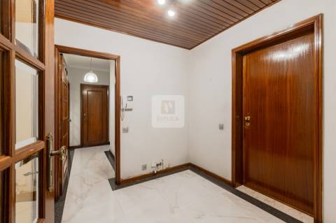 Apartamento T4 no Centro de Vila Nova de Gaia