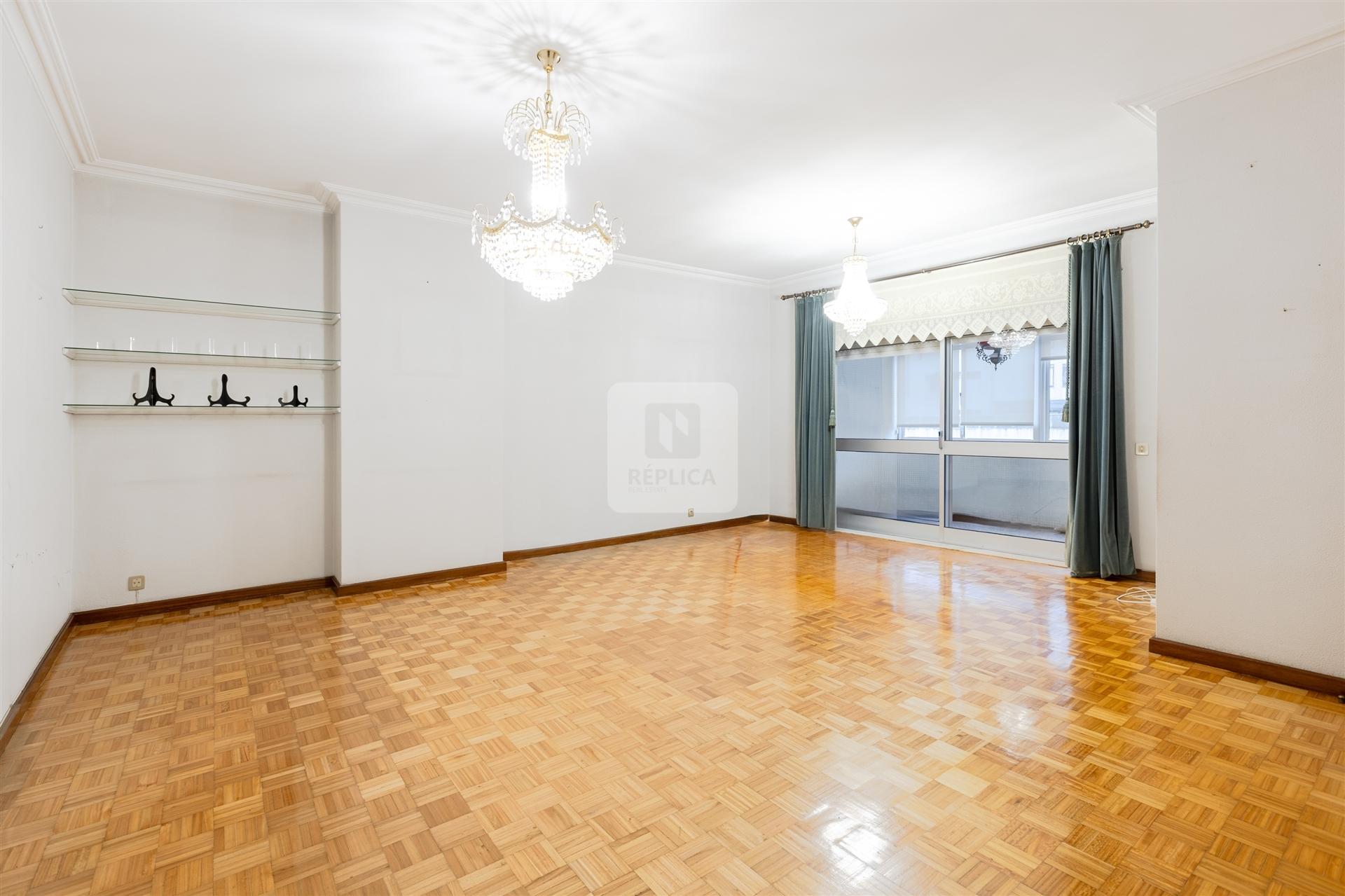 Apartamento T4 no Centro de Vila Nova de Gaia