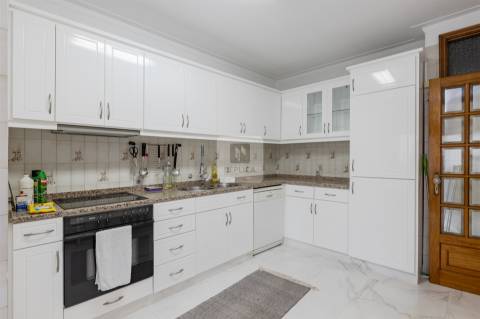 Apartamento T4 no Centro de Vila Nova de Gaia