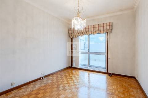 Apartamento T4 no Centro de Vila Nova de Gaia