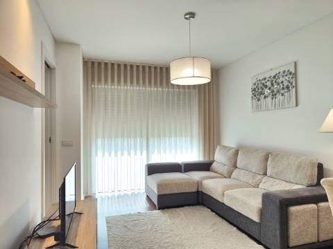 Arrendamento - Moderno Apartamento T1 - Cais da Fonte Nova.