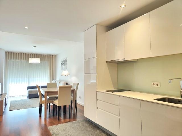 Arrendamento - Moderno Apartamento T1 - Cais da Fonte Nova.