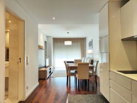 Arrendamento - Moderno Apartamento T1 - Cais da Fonte Nova.