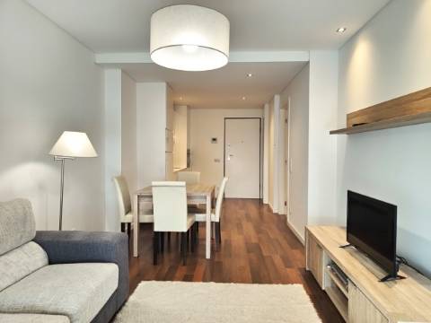 Arrendamento - Moderno Apartamento T1 - Cais da Fonte Nova.