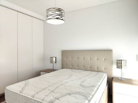 Arrendamento - Moderno Apartamento T1 - Cais da Fonte Nova.