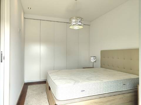 Arrendamento - Moderno Apartamento T1 - Cais da Fonte Nova.