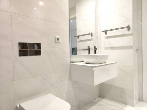 Arrendamento - Moderno Apartamento T1 - Cais da Fonte Nova.