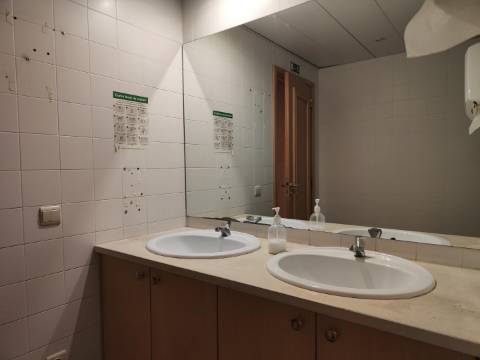 Escritório para arrendar - Avenida Dr. Lourenço Peixinho.