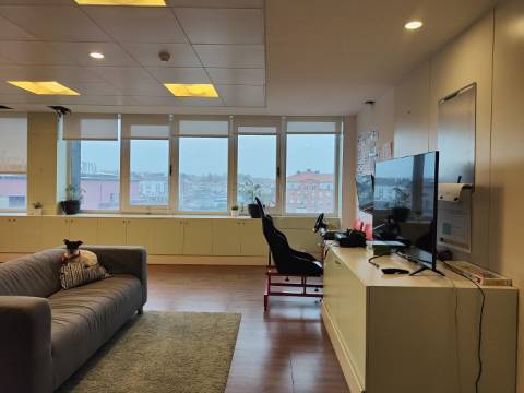 Escritório para arrendar - Avenida Dr. Lourenço Peixinho.