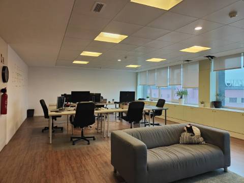 Escritório para arrendar - Avenida Dr. Lourenço Peixinho.