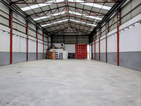 Armazém para Arrendamento - Zona Industrial da Taboeira em Aveiro